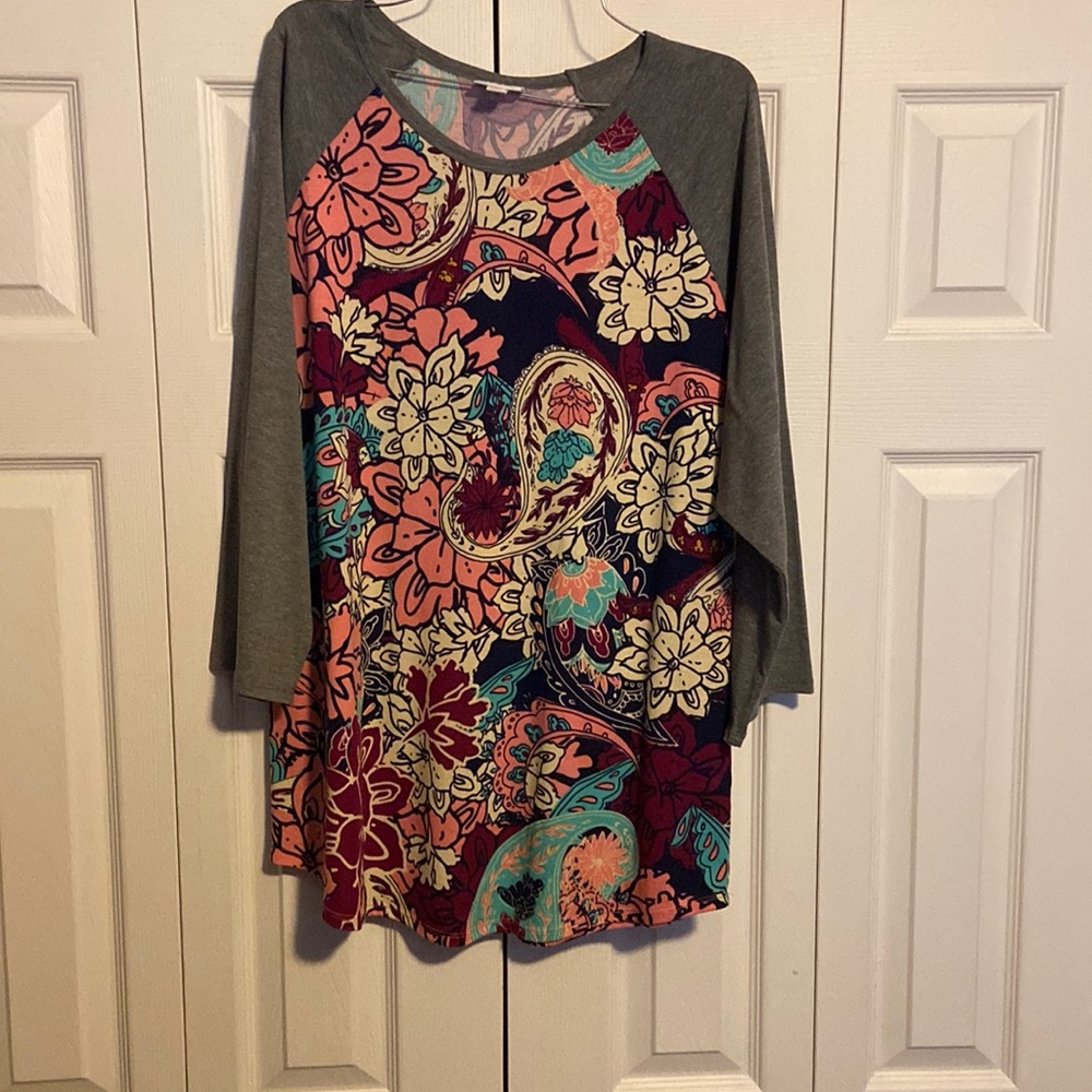 Lularoe Randy top paisley